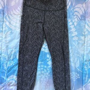 Athleta Ultimate Stash 7/8 Leggings Textured Black White Size Small Pocket